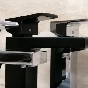 Hansgrohe Vernis Shape egykaros mosdócsaptelep 100, automata lefolyógarnitúrával matt fekete 71561670