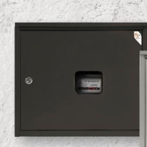 Lemez gázóra szekrény ablakos, síktetős, antracit szerelvényekkel!